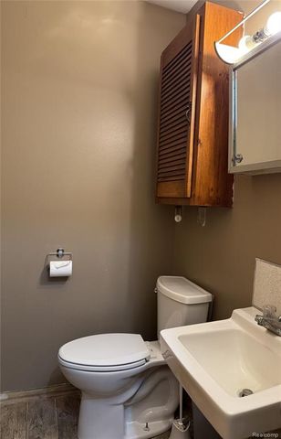 12389 White Lake Road, Fenton, MI 48430