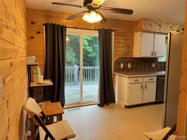 12389 White Lake Road, Fenton, MI 48430