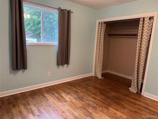 12389 White Lake Road, Fenton, MI 48430