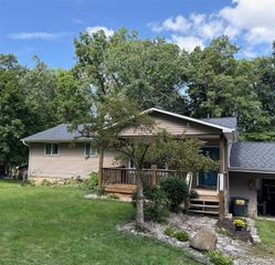 12389 White Lake Road, Fenton, MI 48430