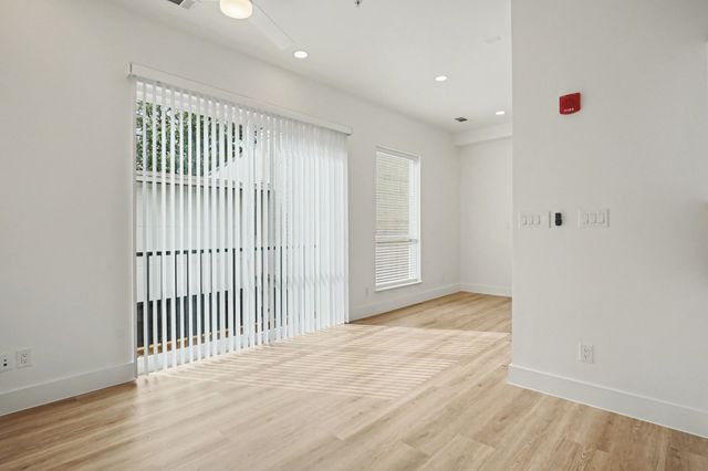 2217 N Fitzhugh Avenue 204, Dallas, TX 75204
