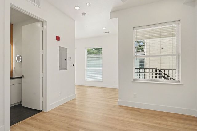 2217 N Fitzhugh Avenue 204, Dallas, TX 75204