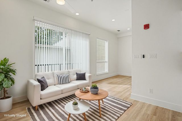 2217 N Fitzhugh Avenue 204, Dallas, TX 75204