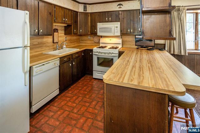 1801 Long Hill Road, Long Hill, NJ 07946