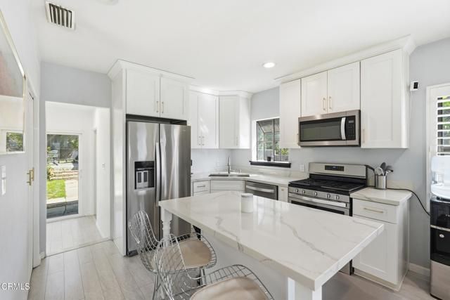 3233 Community Avenue, La Crescenta, CA 91214