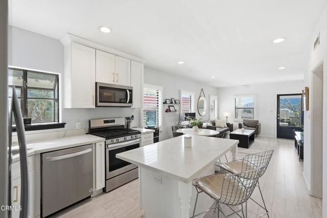 3233 Community Avenue, La Crescenta, CA 91214