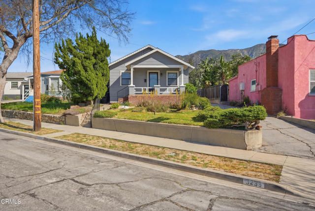 3233 Community Avenue, La Crescenta, CA 91214