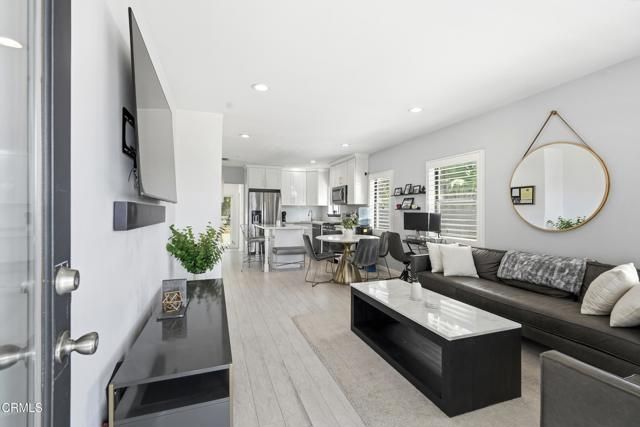 3233 Community Avenue, La Crescenta, CA 91214