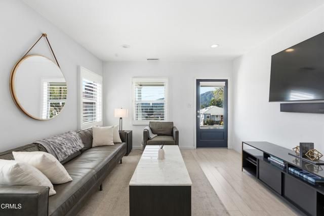 3233 Community Avenue, La Crescenta, CA 91214