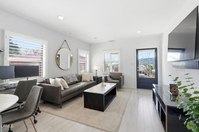 3233 Community Avenue, La Crescenta, CA 91214