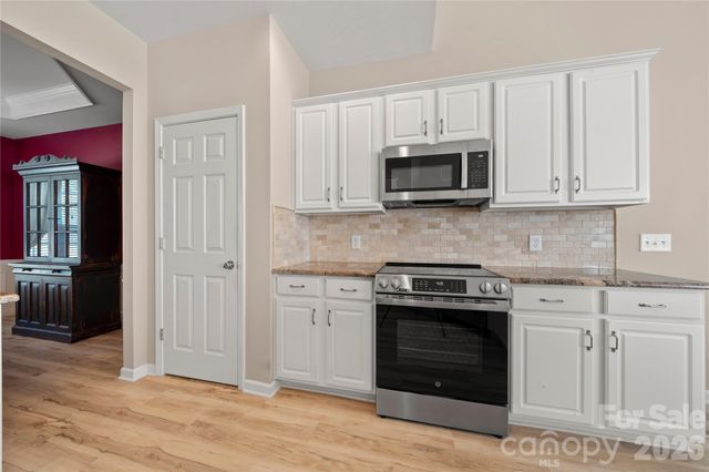 9313 Linden Tree Lane, Charlotte, NC 28277