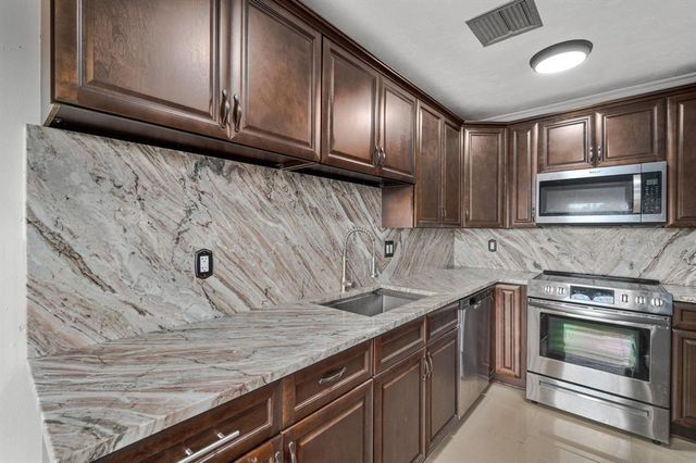 2601 Red Hibiscus Boulevard, Delray Beach, FL 33445