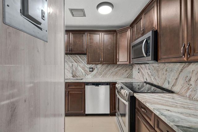 2601 Red Hibiscus Boulevard, Delray Beach, FL 33445