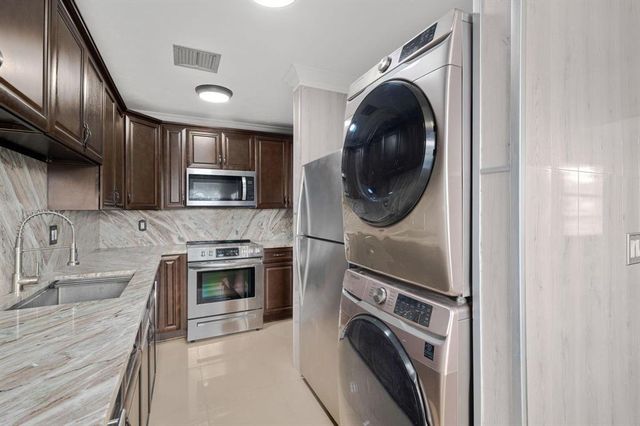 2601 Red Hibiscus Boulevard, Delray Beach, FL 33445