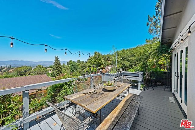 16582 Calneva Drive, Encino, CA 91436