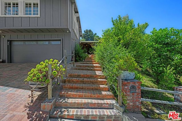 16582 Calneva Drive, Encino, CA 91436