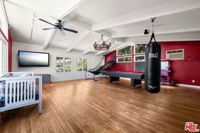16582 Calneva Drive, Encino, CA 91436