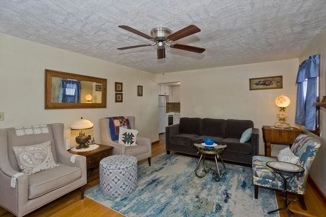 854 Grayson Dr, Springfield, MA 01119