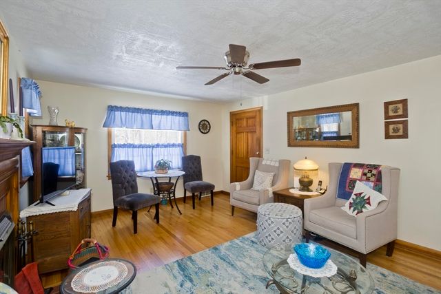 854 Grayson Dr, Springfield, MA 01119