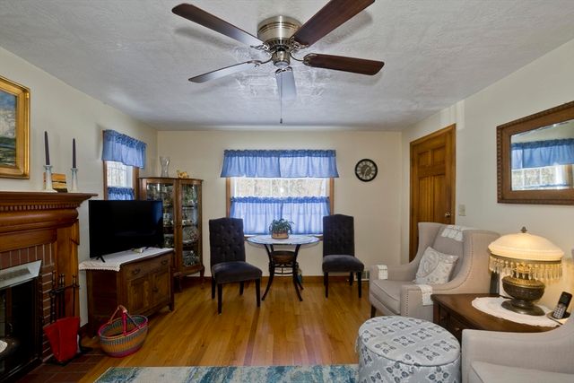 854 Grayson Dr, Springfield, MA 01119