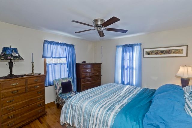 854 Grayson Dr, Springfield, MA 01119