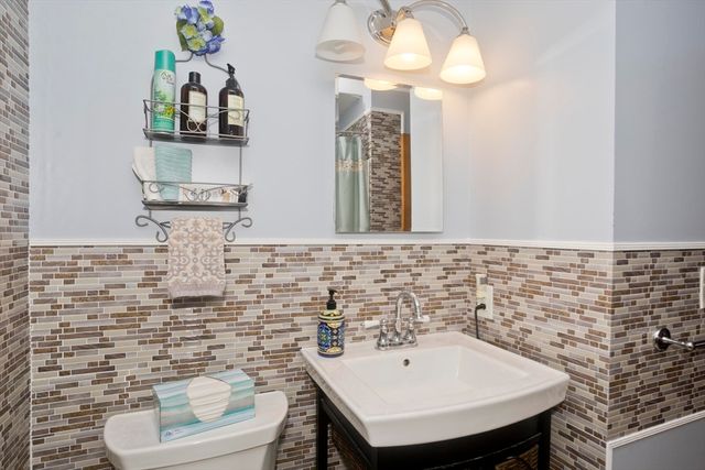 854 Grayson Dr, Springfield, MA 01119