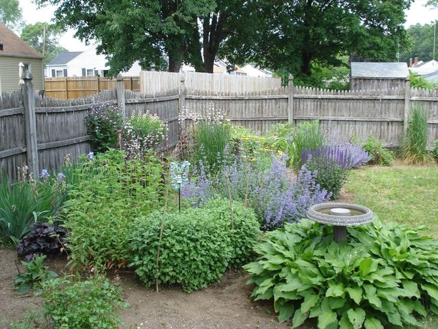 854 Grayson Dr, Springfield, MA 01119