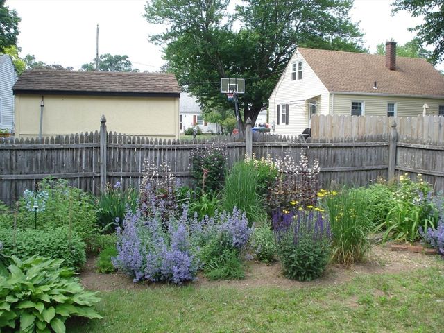 854 Grayson Dr, Springfield, MA 01119