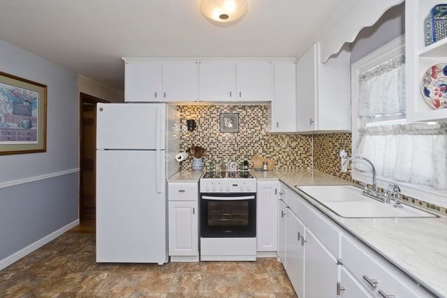 854 Grayson Dr, Springfield, MA 01119