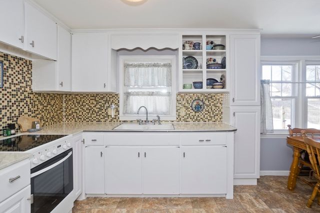 854 Grayson Dr, Springfield, MA 01119