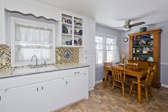 854 Grayson Dr, Springfield, MA 01119
