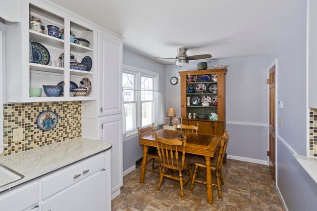 854 Grayson Dr, Springfield, MA 01119