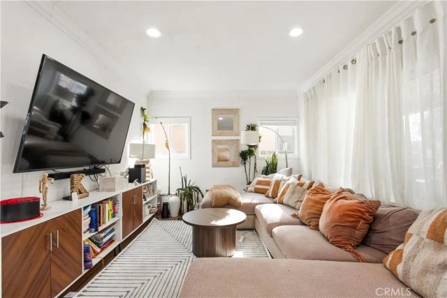 1553 W 60th Place, Los Angeles, CA 90047