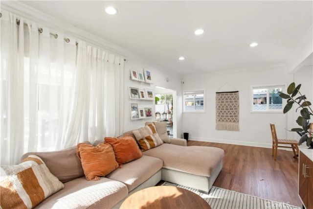 1553 W 60th Place, Los Angeles, CA 90047