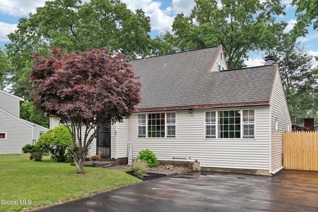 95 Locust Park, Colonie, NY 12205