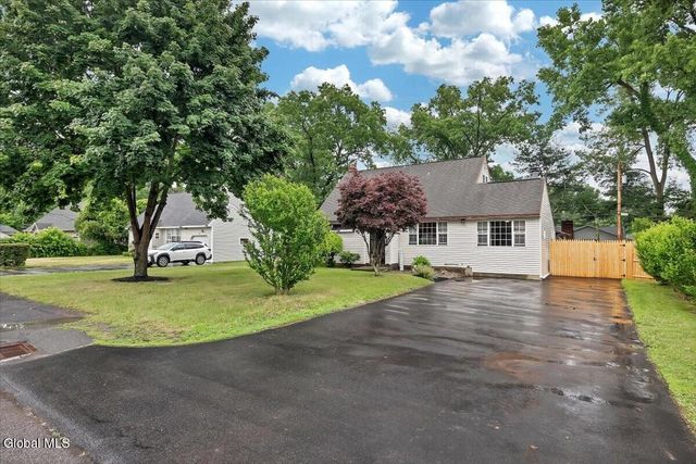 95 Locust Park, Colonie, NY 12205