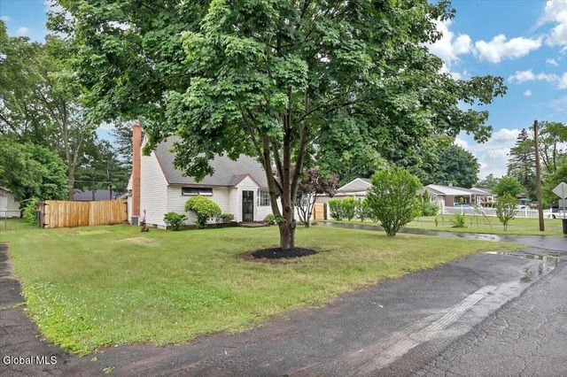 95 Locust Park, Colonie, NY 12205