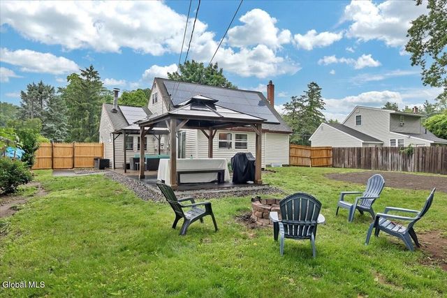 95 Locust Park, Colonie, NY 12205
