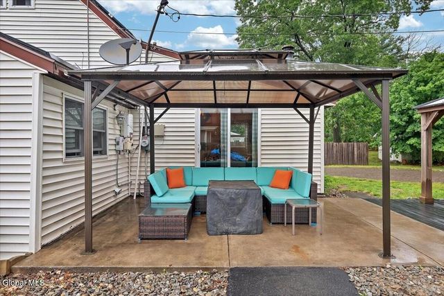 95 Locust Park, Colonie, NY 12205