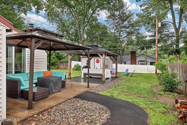 95 Locust Park, Colonie, NY 12205