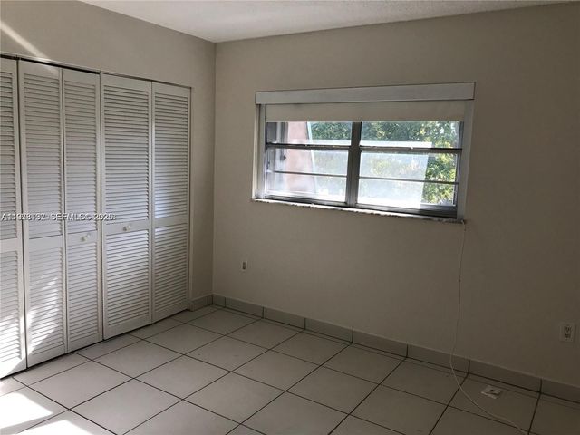 260 NW 107th Ave 207, Miami, FL 33172