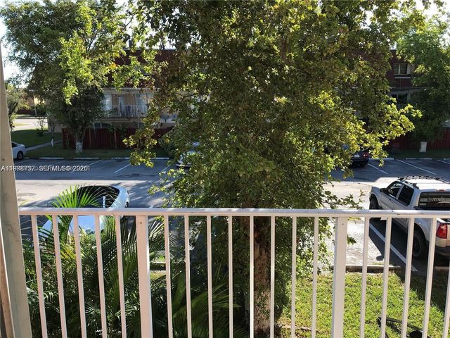 260 NW 107th Ave 207, Miami, FL 33172