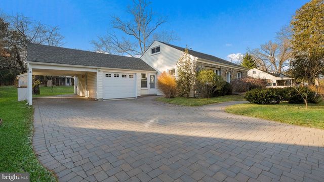 6532 BLUE CHURCH RD S, Coopersburg, PA 18036