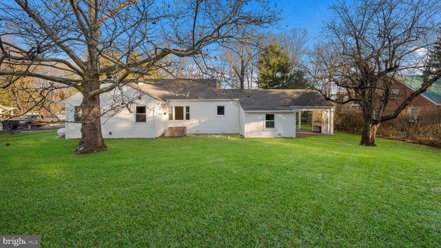 6532 BLUE CHURCH RD S, Coopersburg, PA 18036