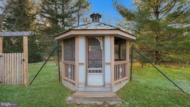 6532 BLUE CHURCH RD S, Coopersburg, PA 18036