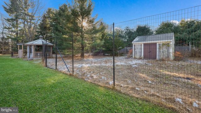 6532 BLUE CHURCH RD S, Coopersburg, PA 18036