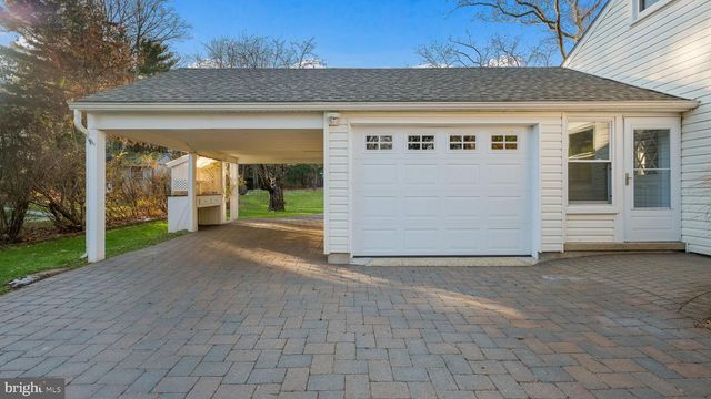 6532 BLUE CHURCH RD S, Coopersburg, PA 18036