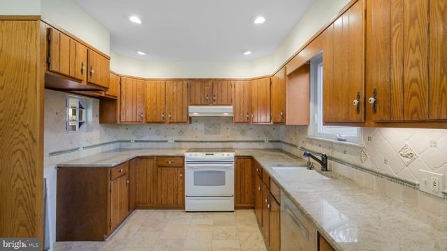 6532 BLUE CHURCH RD S, Coopersburg, PA 18036