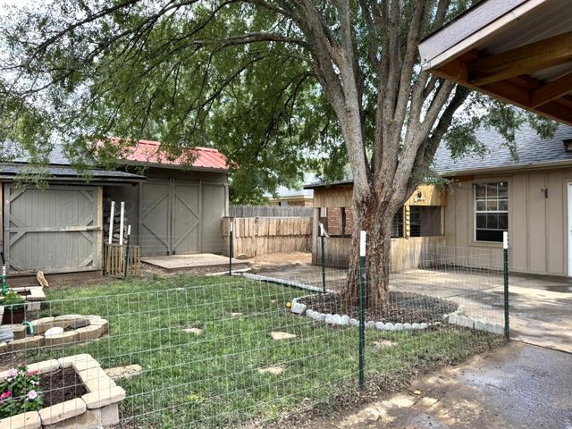 301 10TH Avenue, Canyon, TX 79015