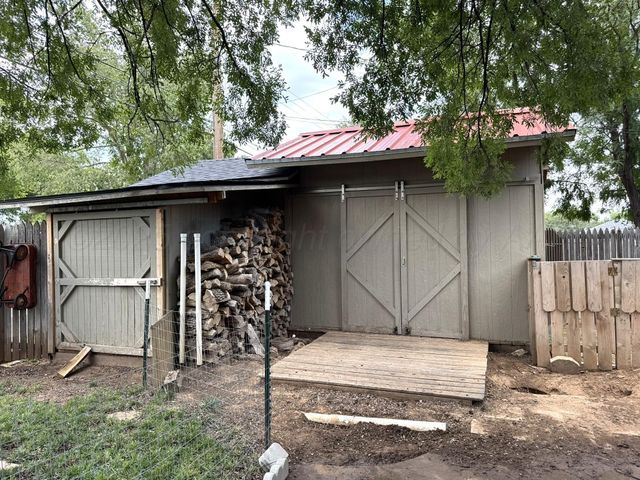 301 10TH Avenue, Canyon, TX 79015